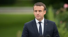 Emmanuel Macron je otvorený voči dialógu s Vladimirom Putinom, ak by to prispelo k trvalému mieru