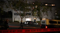 Muž vrazil autom do budovy čínskeho konzulátu v San Franciscu, polícia ho zastrelila