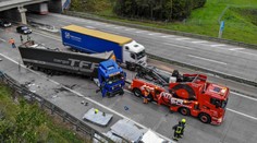 Opitý slovenský kamionista havaroval v Rakúsku. Spôsobil 10-kilometrovú kolónu