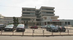 Eme (11) sadla spolužiačka na hlavu, skončila na operačnom stole. Vážne poranenie chrbtice pre nevinnú hru