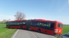 Autobus MHD skrížil cestu medzi dvomi bratislavskými mestskými časťami