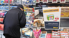 „Bitka“ o akciové maslo. Jeden z reťazcov musel vyvesiť oznam o vypredaní zásob