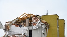 V zlomku sekundy prišli o všetko. Obyvatelia poškodenej bytovky spomínajú na chvíle hrôzy