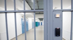 V policajnej cele namerali viac ako 30 stupňov, verejný ochranca práv žiada nápravu