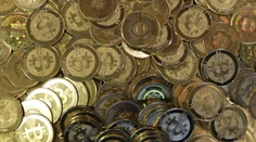 Bitcoin dosiahol historické maximum. Za dve mince si kúpite novučičké auto