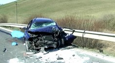 Po čelnej zrážke bojuje o život nevinná vodička (30) z Opla Corsa