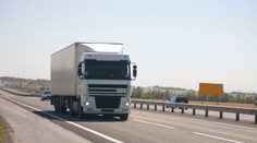 Na mol opitý kamionista šoféroval bez vodičáku. Kolega, ktorý ho striedal, nafúkal ešte viac