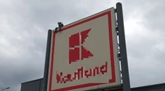 Dráma v Malackách! Muž sa vyhrážal, že skočí zo strechy obchodu