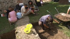 Archeológovia boli zvedaví, čo skrývajú vykopané skrinky. Boli v nich detské pozostatky