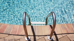 Chlapec (11) zo Záhoria sa pri kúpaní nakazil smrteľným parazitom. Zatvárajú kúpalisko na juhu Slovenska