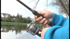 Nenapraviteľný rybár! Mali ho súdiť za pytliactvo, no neprišiel, lebo opäť pytliačiť