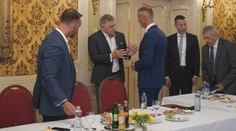 Pri úrade vlády sa to hemžilo limuzínami. Zápas o ministerstvo životného prostredia ide do finále