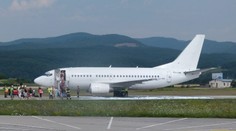 Boeingu z Hurgady pomáhali na Sliači hasiči. Problém bol s podvozkom