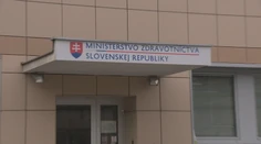 Zahraničie lieky prepláca, u nás ich poisťovne zamietli. Vážne chorí Slováci si liečbu musia hradiť sami