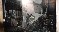 Z bytu šľahali plamene, vo vnútri boli stále ľudia. Veľký požiar bytového domu na východe Slovenska