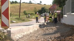 Prešovčania túžili po novom chodníku. Teraz sa im nepáči