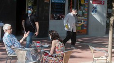 Katalánska vláda sprísnila opatrenia v Barcelone: Zavrela kiná, divadlá a kluby