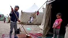 Štát sa s pomocou neponáhľa. V Telgárte žije 60 detí aj s rodičmi už dva mesiace v stanoch