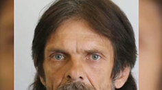 Potkol sa o ňu, keď mal „náhodou“ stiahnuté nohavice. Teraz ho súdia za znásilnenie