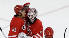 Marinčinov bod Oilers nestačil, Carolina so Sekerom s prvou výhrou