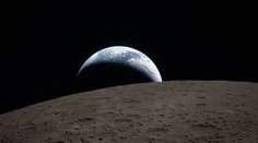 Prvá fotka z odvrátenej strany mesiaca. Astronauti zachytili dychberúci záber