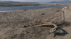 Ľudia sa spojili a upratujú dno Liptovskej Mary. Našli tam už všeličo