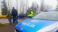 Češka si v Poľsku poriadne zavarila. Po krádeži sa pokúsila ujsť so strážnikom na kapote