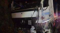 Nehoda piatich áut ochromila dopravu pod Strečnom, dvaja vodiči sa zranili