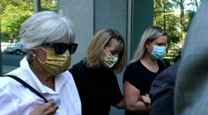 Americká herečka z populárneho seriálu ide do väzenia. Do sekty zháňala sexuálne otrokyne