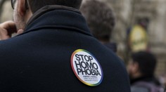 V Čečensku zatvárajú homosexuálov do koncetračného tábora. Mučia ich a bijú na smrť