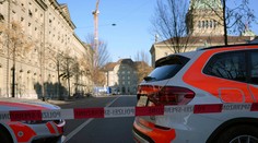 Vo Švajčiarsku zatkli muža v nepriestrelnej veste, našli na ňom stopy výbušnín