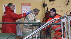 Počet obetí požiaru na trajekte sa zvýšil na desať