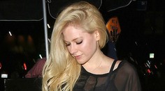 Konečne šťastná? Po boku Avril Lavigne sa ukázal neznámy muž