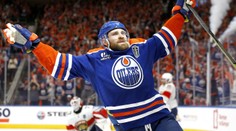 VIDEO: Na úvod finále NHL veľká dráma. Z prvého bodu sa teší Edmonton