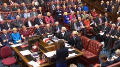 Nová prekážka pre Mayovú a brexit. Snemovňa lordov prijala ďalší dodatok