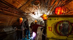 Baníci z Novák sú opäť pod zemou. Iba 48 hodín po tragédii