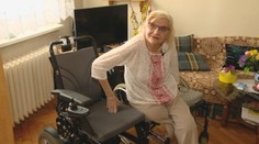 Namiesto poisťovne jej pomohli dobrí ľudia. Funkčné invalidné vozíky pritom končia v šrote