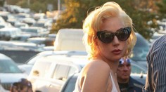 Ultrakrátkym šortkám Lady Gaga: Nechýbalo veľa a trapas by bol na svete