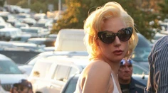 Ultrakrátkym šortkám Lady Gaga: Nechýbalo veľa a trapas by bol na svete