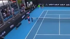 VIDEO: Krušné chvíle na Australian Open. Podávačka lôpt skolabovala, hráči jej pribehli na pomoc