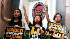 Každá revolúcia má svoje gesto. Viete, čo znamenajú?