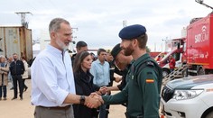 VIDEO: Španielsky kráľ prišiel do oblasti, ktorú zasiahli ničivé povodne. Ľudia po ňom hádzali blato