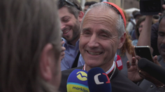 Pred konkláve bol uvoľnený a rozdával úsmevy. O novom pápežovi bude rozhodovať aj kardinál, ktorý je maratónskym bežcom