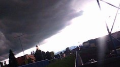 Strašidelné oblaky pred búrkou v Žiari nad Hronom