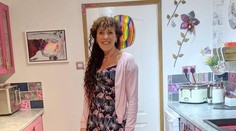 Žena sa originálne pomstila neverníkovi. Exmanželova zbierka sa zmenila na kuchynskú podlahu