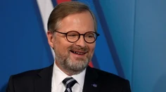 Českí poslanci vyslovili dôveru vláde Petra Fialu
