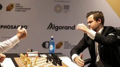 Majster sveta v šachu obvinil súpera z podvádzania. Šíri sa bizarná teória, ako to mal urobiť