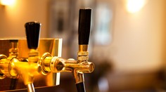 Vlamač "vytopil" pivnicu pivom, zaspal pri sude