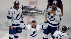 VIDEO: Černák je iba druhým slovenským obrancom so Stanley Cupom, zranený Sekera smúti