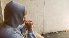 Dvanásťročné deti si fajčením trávy „liečia“ depresiu. Sú demotivované a hrozí im schizofrénia